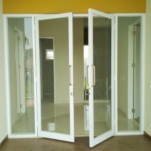 Pintu swing aluminium