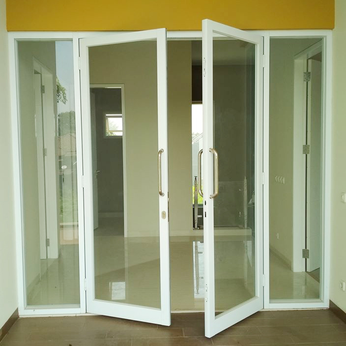 Pintu swing aluminium
