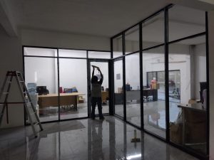 partisi kaca dan aluminium 7